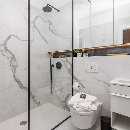 Ola Ii Luxury Apartament *